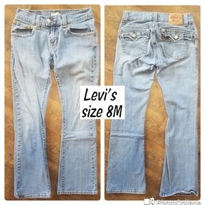 8M Levi's